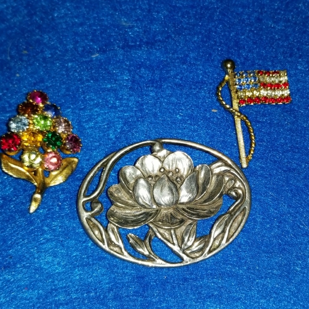 Beautiful Estate Pieces 3 Lilly, flag, and Crystal